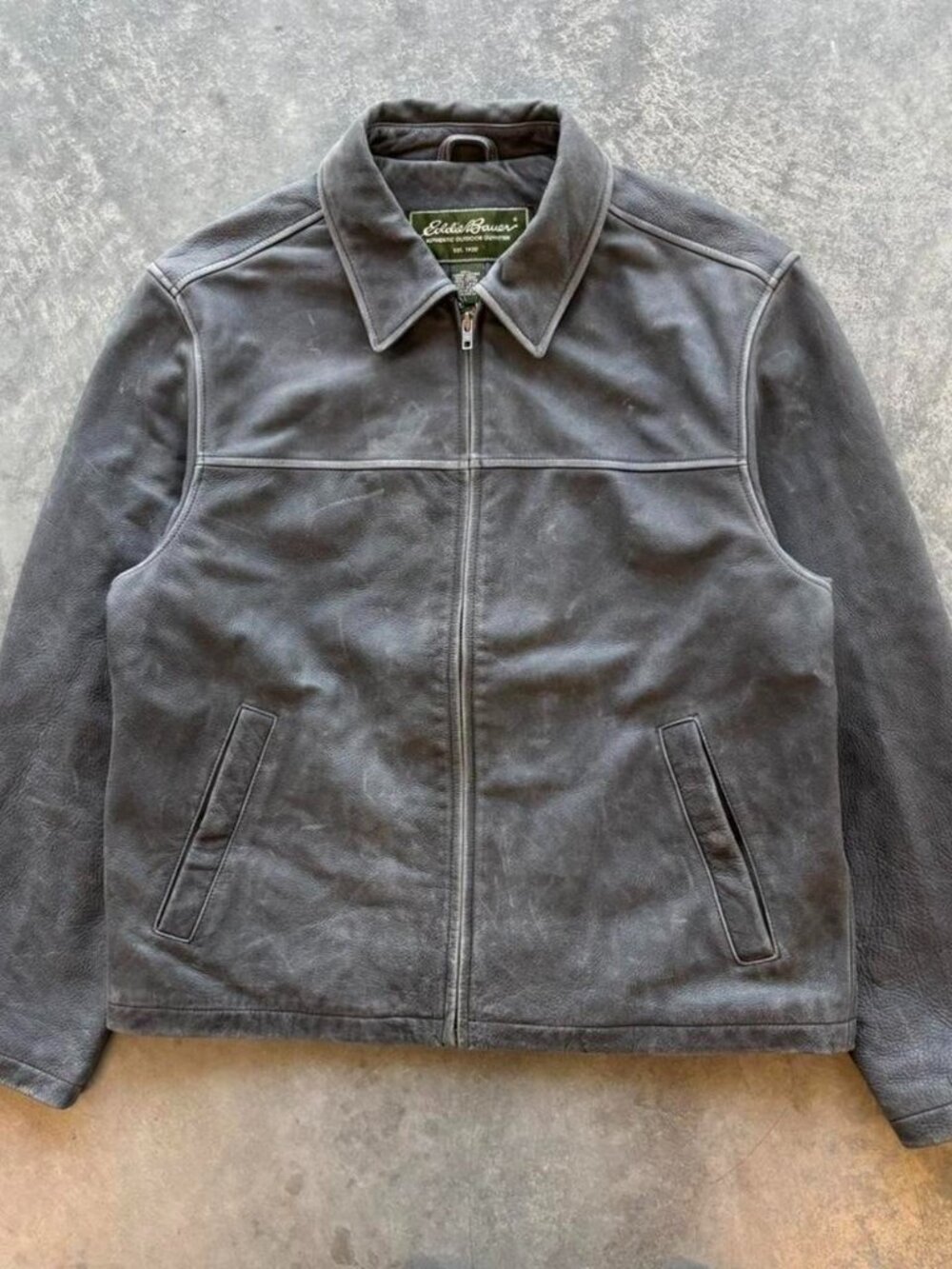 Great pre-owned, vintage condition with natural wear as shown